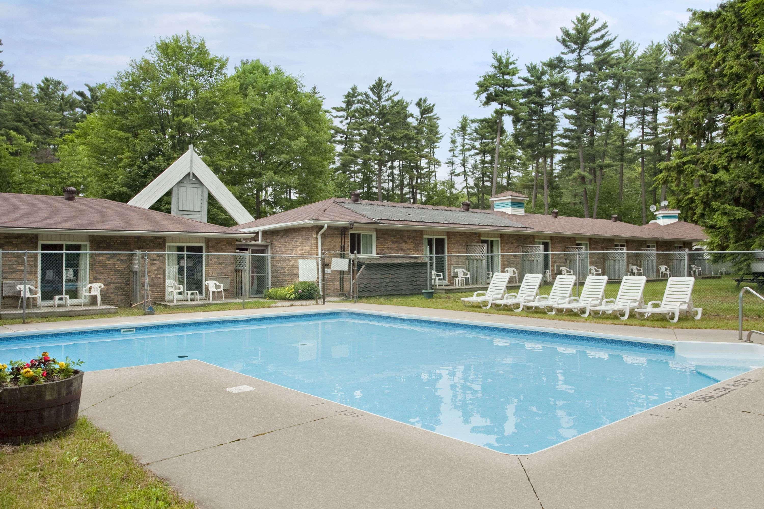 Travelodge By Wyndham Bracebridge Dış mekan fotoğraf